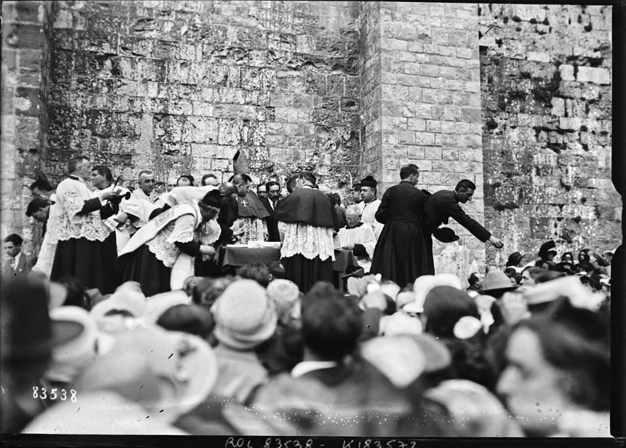 Fête votive: Pèlerinage des Saintes-Maries-de-la-Mer, Saintes-Maries-de-la-Mer